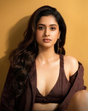 Tanya Ravichandran Instagram - Bronzed 🤎

Shot by @prachuprashanth ✨
Styled by @pooja.janag ✨
Makeup & Hair @salomirdiamond & Team ✨
Outfits  @au.linen ✨
Accessories @urbanitii ✨
Styling Assist @apollo_agape | Team @viewsbymanig ✨