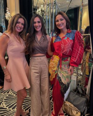 Tara Sharma Instagram - @samanthafaiers ❤️ so lovely meeting! Still amazed by the coincidence that both of us had TV shows of our diaries as Mums at about the same time..me in India #thetarasharmashow #diariesofanewmum and you in the UK #mummydiaries ! And how we have both evolved our ventures in new directions now. Looking forward to our proper chat and will post our little video soon too. A huge congrats and good luck with @revivecollagen to you and all the team . 

Lovely meeting all the other lovely #beauty #brands and #entrepreneurs too. Here a bunch of photos. Tried to tag those I could but please do DM and tag too. @danielsandlermakeup @dr.pawpaw @bare_addiction @delilahcosmetics @menteathskincare @argentum @sbcskincareuk @naturally.honest.labs 

Really embraced my #mixed ness tonight haaha. Being half Indian and half English! Thank you @ukinindia for including me in this special evening and good luck to all of you for #ukatcosmoprofin @cosmoprofindia . And as always, so lovely meeting British Deputy High Commissioner, Trade Commissioner and Chief Negotiator for the UK India FTA Free Trade Agreement, #HarjindarKang and his lovely wife Kamaljeet. PS Walk the Talk video on YouTube.

Fab meeting after ages too @ojasrajani ! And reminiscing about all the fun we had when you did my make up for my first film #omjaijagadish .

Loved wearing this thanks @_shrutisancheti and as always thanks @recindamartis_hairandmakeup More photos and vids of ze look soon. #mixed #mixedthatsus 

Onward and upward touch wood😀🧿

#staysafe
