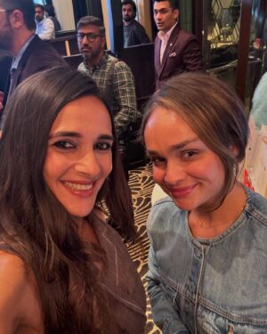 Tara Sharma Instagram - @samanthafaiers ❤️ so lovely meeting! Still amazed by the coincidence that both of us had TV shows of our diaries as Mums at about the same time..me in India #thetarasharmashow #diariesofanewmum and you in the UK #mummydiaries ! And how we have both evolved our ventures in new directions now. Looking forward to our proper chat and will post our little video soon too. A huge congrats and good luck with @revivecollagen to you and all the team . 

Lovely meeting all the other lovely #beauty #brands and #entrepreneurs too. Here a bunch of photos. Tried to tag those I could but please do DM and tag too. @danielsandlermakeup @dr.pawpaw @bare_addiction @delilahcosmetics @menteathskincare @argentum @sbcskincareuk @naturally.honest.labs 

Really embraced my #mixed ness tonight haaha. Being half Indian and half English! Thank you @ukinindia for including me in this special evening and good luck to all of you for #ukatcosmoprofin @cosmoprofindia . And as always, so lovely meeting British Deputy High Commissioner, Trade Commissioner and Chief Negotiator for the UK India FTA Free Trade Agreement, #HarjindarKang and his lovely wife Kamaljeet. PS Walk the Talk video on YouTube.

Fab meeting after ages too @ojasrajani ! And reminiscing about all the fun we had when you did my make up for my first film #omjaijagadish .

Loved wearing this thanks @_shrutisancheti and as always thanks @recindamartis_hairandmakeup More photos and vids of ze look soon. #mixed #mixedthatsus 

Onward and upward touch wood😀🧿

#staysafe