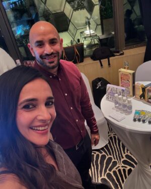 Tara Sharma Instagram - @samanthafaiers ❤️ so lovely meeting! Still amazed by the coincidence that both of us had TV shows of our diaries as Mums at about the same time..me in India #thetarasharmashow #diariesofanewmum and you in the UK #mummydiaries ! And how we have both evolved our ventures in new directions now. Looking forward to our proper chat and will post our little video soon too. A huge congrats and good luck with @revivecollagen to you and all the team . 

Lovely meeting all the other lovely #beauty #brands and #entrepreneurs too. Here a bunch of photos. Tried to tag those I could but please do DM and tag too. @danielsandlermakeup @dr.pawpaw @bare_addiction @delilahcosmetics @menteathskincare @argentum @sbcskincareuk @naturally.honest.labs 

Really embraced my #mixed ness tonight haaha. Being half Indian and half English! Thank you @ukinindia for including me in this special evening and good luck to all of you for #ukatcosmoprofin @cosmoprofindia . And as always, so lovely meeting British Deputy High Commissioner, Trade Commissioner and Chief Negotiator for the UK India FTA Free Trade Agreement, #HarjindarKang and his lovely wife Kamaljeet. PS Walk the Talk video on YouTube.

Fab meeting after ages too @ojasrajani ! And reminiscing about all the fun we had when you did my make up for my first film #omjaijagadish .

Loved wearing this thanks @_shrutisancheti and as always thanks @recindamartis_hairandmakeup More photos and vids of ze look soon. #mixed #mixedthatsus 

Onward and upward touch wood😀🧿

#staysafe
