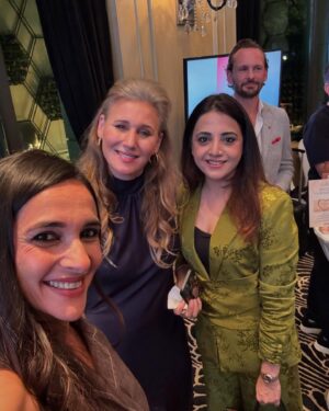 Tara Sharma Instagram - @samanthafaiers ❤️ so lovely meeting! Still amazed by the coincidence that both of us had TV shows of our diaries as Mums at about the same time..me in India #thetarasharmashow #diariesofanewmum and you in the UK #mummydiaries ! And how we have both evolved our ventures in new directions now. Looking forward to our proper chat and will post our little video soon too. A huge congrats and good luck with @revivecollagen to you and all the team . 

Lovely meeting all the other lovely #beauty #brands and #entrepreneurs too. Here a bunch of photos. Tried to tag those I could but please do DM and tag too. @danielsandlermakeup @dr.pawpaw @bare_addiction @delilahcosmetics @menteathskincare @argentum @sbcskincareuk @naturally.honest.labs 

Really embraced my #mixed ness tonight haaha. Being half Indian and half English! Thank you @ukinindia for including me in this special evening and good luck to all of you for #ukatcosmoprofin @cosmoprofindia . And as always, so lovely meeting British Deputy High Commissioner, Trade Commissioner and Chief Negotiator for the UK India FTA Free Trade Agreement, #HarjindarKang and his lovely wife Kamaljeet. PS Walk the Talk video on YouTube.

Fab meeting after ages too @ojasrajani ! And reminiscing about all the fun we had when you did my make up for my first film #omjaijagadish .

Loved wearing this thanks @_shrutisancheti and as always thanks @recindamartis_hairandmakeup More photos and vids of ze look soon. #mixed #mixedthatsus 

Onward and upward touch wood😀🧿

#staysafe