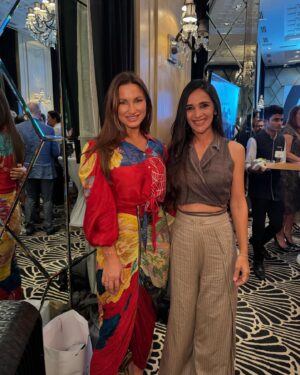 Tara Sharma Instagram - @samanthafaiers ❤️ so lovely meeting! Still amazed by the coincidence that both of us had TV shows of our diaries as Mums at about the same time..me in India #thetarasharmashow #diariesofanewmum and you in the UK #mummydiaries ! And how we have both evolved our ventures in new directions now. Looking forward to our proper chat and will post our little video soon too. A huge congrats and good luck with @revivecollagen to you and all the team . 

Lovely meeting all the other lovely #beauty #brands and #entrepreneurs too. Here a bunch of photos. Tried to tag those I could but please do DM and tag too. @danielsandlermakeup @dr.pawpaw @bare_addiction @delilahcosmetics @menteathskincare @argentum @sbcskincareuk @naturally.honest.labs 

Really embraced my #mixed ness tonight haaha. Being half Indian and half English! Thank you @ukinindia for including me in this special evening and good luck to all of you for #ukatcosmoprofin @cosmoprofindia . And as always, so lovely meeting British Deputy High Commissioner, Trade Commissioner and Chief Negotiator for the UK India FTA Free Trade Agreement, #HarjindarKang and his lovely wife Kamaljeet. PS Walk the Talk video on YouTube.

Fab meeting after ages too @ojasrajani ! And reminiscing about all the fun we had when you did my make up for my first film #omjaijagadish .

Loved wearing this thanks @_shrutisancheti and as always thanks @recindamartis_hairandmakeup More photos and vids of ze look soon. #mixed #mixedthatsus 

Onward and upward touch wood😀🧿

#staysafe