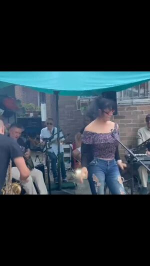 Tatiana Merino Instagram - Estos son los karaokes que me encantan, con música en vivo. 
Grandes talentos mis amigos
@gabzak.music @migueljamett @atminerva8 @elmer_ino 
#tatianamerino #australia #amigosmusicos @marcofieldsmusic Gracias por la invitación.