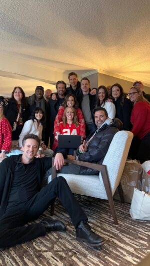 Taylor Cole Instagram - Thank you for traveling far and wide to visit with us, tell us your beautiful stories and continuing to support @hallmarkchannel movies 🥰 We love making them and getting to give you all hugs.
.
@ginnaclaire brought us to tears many times over the weekend and this rendition of Over The Rainbow perfectly encapsulates the feeling in Kansas City for the @hallmarkchristmaskc 🌈
