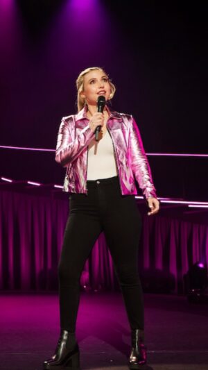 Taylor Tomlinson Instagram - Happy #valentinesday to all the single people 💞 New fall dates are on sale now! 🎟️ 🎟️ 🎟️ at taylortomlinsoncomedy.com 

NEW YORK
SAN DIEGO
LOS ANGELES
PORTLAND
SEATTLE
OAKLAND
VANCOUVER
DENVER
INDIANAPOLIS
CINCINNATI
RALEIGH
ATLANTA
WASHINGTON DC
ORLANDO
