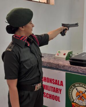 Tejashree Pradhan Instagram - One birth Many lives. Live as much as you can 😇

Thank you @ndtvmarathi for this opportunity and Special thanks to Bhosla Military Academy for your kind time.

We are and will always be proud Indians
#JaiHind #JaiBharat 🇮🇳