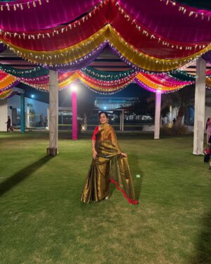 Tejaswini Lonari Instagram - Draped in elegance, wrapped in grace ✨🌙 #SareeMagic