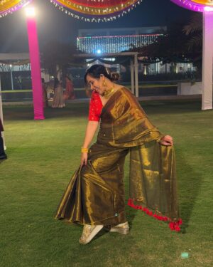 Tejaswini Lonari Instagram - Draped in elegance, wrapped in grace ✨🌙 #SareeMagic