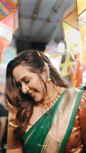 Tejaswini Lonari Instagram - “May the light of Diwali fill your life with endless joy, prosperity, and peace. Wishing you and your family a sparkling festival filled with love, laughter, and happiness. Happy Diwali!”🪔🪔🪔#tejaswinilonari #heartqueen #goodvibes #diwali 

Makeup & Hair by - @bhagya_makeup_expert 
Captured by - @clickart_photofilms 
Outfit&jewellery by - @upasanafashion
Team management by- @glamour_mediaa