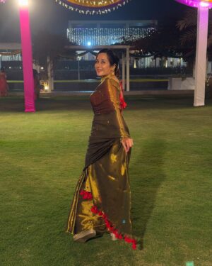 Tejaswini Lonari Instagram - Draped in elegance, wrapped in grace ✨🌙 #SareeMagic
