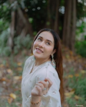 Tejaswini Lonari Instagram - “True strength lies not in conquering others, but in conquering ourselves. Peace is the greatest victory, for when the heart is at peace, no battle can break us.”🧿🧿🧿
Happy Dussehra! ☀️ May this festival of victory bring you strength, courage, and success in all your endeavors. Let the triumph of good over evil inspire you to overcome every challenge with grace and wisdom. Wishing you and your loved ones joy, peace, and prosperity!🫶🫶🫶🫶
#dussehra #goodvibes 

Captured by - @a9ragphotography 
Makeu&hair by - @makeupartist_pratikshasalunkhe 
Outfit by - @desidarzi.official 
Team management - @glamour_mediaa