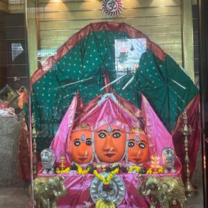 Tejaswini Lonari Instagram - “माँचे दर्शन… मनाला शांती, आत्म्याला ऊर्जा 🌸🙏
देवीच्या चरणी साक्षात्कार घेत, नव्या उमेदीनं पुन्हा एक नवी सुरुवात!”
#jagdambamata #yeola