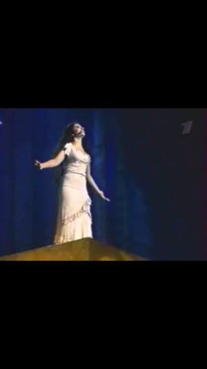 Teona Dolnikova Instagram - La comédie musicale
“NOTRE DAME DE PARIS”.
Moi - ESMERALDA ❤️
Pour ce rôle, j’ai reçu un prix de théâtre, le « MASQUE d’OR »
(analogue de « TONY AWARDS »)
La prochaine étape est de jouer Esmeralda en France ❤️❤️❤️
@notredamedeparis_officiel 
⠀
Мюзикл
НОТР ДАМ ДЕ ПАРИ
Я в роли ЭСМЕРАЛЬДЫ
За эту роль я получила высшую театральную премию
«ЗОЛОТАЯ МАСКА»
(Аналог «Tony Awards »)
Следующий шаг сыграть Эсмеральду во ФРАНЦИИ 😀🌟
@notredamedeparis_officiel #thevoicefrance #notredamedeparis #comediemusicale #notredamedeparismusical #teona #teonathevoice