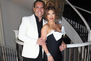 Teresa Giudice Instagram - Happy Holidays from our family to yours 🎄❤️ #christmaseve #family #buonnatale