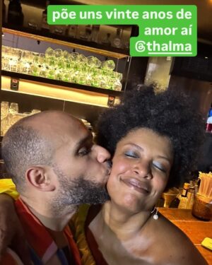 Thalma de Freitas Instagram - Ontem foi um dia tão lindo!!

1. Essa cor absurda do vestido @andrelima_br 

2.  3 @kassin.co @morenoveloso @_domenicolancellotti_ 

3. Amigos desde o século passado @michelmelamed @moseviviane 

4. Pronta para bailar e cantar com @pinaud  e @orqimperial 

5. “Enquanto a gente namora” música minha com o grande @joao_donato 

6. Pedro Ivo!!! @pivosouza Muito bom te ver 💋