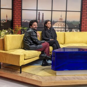 Tillotama Shome Instagram - Dhoop kinare in Delhi
Promotion #paatallok 
Thank you @makutextiles for keeping me warm top to bottom, in your beautiful winter wear.
@jaideepahlawat so good to meet your friend, Ashok from class 11!! The comfort of old friends.
Also please note image 4, I appreciate how while I sit straight to look taller, Jaideep bhai slouches to even things out. Small gestures, hit hard.
Thank you Delhi wallon for the love towards the show.