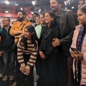 Tillotama Shome Instagram - Dhoop kinare in Delhi
Promotion #paatallok 
Thank you @makutextiles for keeping me warm top to bottom, in your beautiful winter wear.
@jaideepahlawat so good to meet your friend, Ashok from class 11!! The comfort of old friends.
Also please note image 4, I appreciate how while I sit straight to look taller, Jaideep bhai slouches to even things out. Small gestures, hit hard.
Thank you Delhi wallon for the love towards the show.