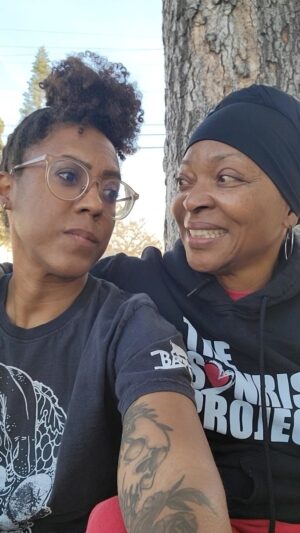 Tina Lifford Instagram - @Dondondomino is one of my favorite humans. We talk about everything, such as, why do we resist anything that makes us uncomfortable? 🤔 

What if we stopped labeling growth as “uncomfortable” or “hard” and saw it for what it truly is—our pathway to freedom? ✨ 

Look at what’s in front of you. Don’t run. Don’t fight. Thrive. 🌻

#InnerFitness #Acceptance #GrowthMindset #PathToFreedom