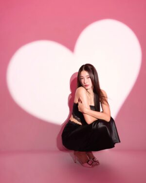 Tipnaree Weerawatnodom Instagram - Be my Valentine ? 🤍❤️‍🩹

XS Production
@shootdee_xsproduction

D-Portrait by Shoot dee
@d.portrait.shootdee

Photographer
@3rdfriday

Producer
@ampmean

Location
Shoot dee photographer service

Stylist @art_artery
Style Assistant @spnn.ap
Wardrobe @disayaofficial @deform_official @rogervivier 
Make-up @armytoast
Make-up Assistant @mechez @leakloukkaewsika
Hair : @spophair