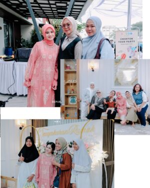 Tissa Biani Azzahra Instagram - Moment🌻🤍

Hair Do @hairdo_mitsa 
Hijab Do @winahanifamua 
Dress by @opulace.id 
MC @bicarapede 
Decor @mentari.partyplanner 

Photografer by @republikgambar_official
Photobooth by @studiopoonya

Hampers Parfume by @onix.id
Hampers Snack Sehat by @nola.snack

Minuman & Ice Snow by @hooladrinks
Minuman madu by @icehoneymakwo
Ice cream Gelato by @leonigelatobali
Es kopi by @kopimenteng.official

Catering buffet by @jagarasa.id
Cemilan Cimol Cheese Melt & Keju Aroma by @lokasaji
French Fries by @shakeshakeinatub.id
Mochi by @mochicha.jakarta
Snack box by @agitacakes
Frozen Food dan roti maryam by @kanungbogor
Pisang goreng by @pisanggorengsultan

Managed by @sarahazzubaidi @slava_management