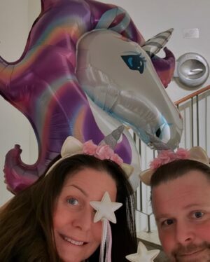 Titti Schultz Instagram - Vecka 4. Full rulle. 
Jobb, Umeå, opera, välja kök, dyrgrip, vänner, kalas, drömmöbel. 
#smärresammanfattning