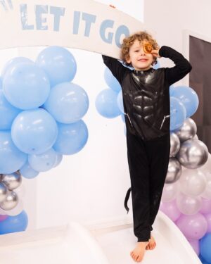 Tiziri Digne Instagram - Inaya turns 4 🎂🩷

C’était une belle fête d’anniversaire, les enfants se sont bien amusés et on adoré les mascottes (même si elles n’étaient pas très belles 😂 photo 6) Inaya était super heureuse 🥰

Déco & ballons by @poshtotzsoftplay @bubblesandblooms7 
Food by @layden_creations 

#famille #birthdaygirl #familyof5 #happybirthday #frozenbirthday