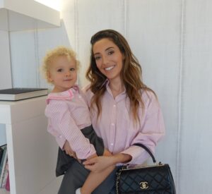 Tiziri Digne Instagram - Birthday girl 🩷

Je t’ai longtemps imaginé et attendu, & un jour tu as réalisé mon rêve : celui d’avoir une fille, une petite Inaya, d’avoir une meilleure copine pour la vie. Aujourd’hui tu es là avec moi, depuis 4 ans déjà ! 4 années qui ont défilés à une vitesse folle, 4 ans de nous, 4 ans d’allaitement, 4 ans de cododo, 4 ans d’amour infini, 4 ans d’un lien si fort, fusionnel et indescriptible ! Si tu savais comme je t’aime, comme mon cœur déborde d’amour pour toi, comme je suis fière de toi et comme j’aimerais te garder toujours petite dans mes bras tout près de moi ! 🥰 
Je t’aime ma fille tellement tellement 🩷🩷