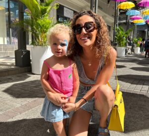 Tiziri Digne Instagram - Birthday girl 🩷

Je t’ai longtemps imaginé et attendu, & un jour tu as réalisé mon rêve : celui d’avoir une fille, une petite Inaya, d’avoir une meilleure copine pour la vie. Aujourd’hui tu es là avec moi, depuis 4 ans déjà ! 4 années qui ont défilés à une vitesse folle, 4 ans de nous, 4 ans d’allaitement, 4 ans de cododo, 4 ans d’amour infini, 4 ans d’un lien si fort, fusionnel et indescriptible ! Si tu savais comme je t’aime, comme mon cœur déborde d’amour pour toi, comme je suis fière de toi et comme j’aimerais te garder toujours petite dans mes bras tout près de moi ! 🥰 
Je t’aime ma fille tellement tellement 🩷🩷