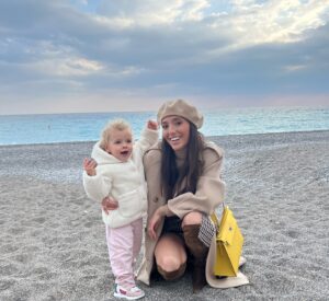 Tiziri Digne Instagram - Birthday girl 🩷

Je t’ai longtemps imaginé et attendu, & un jour tu as réalisé mon rêve : celui d’avoir une fille, une petite Inaya, d’avoir une meilleure copine pour la vie. Aujourd’hui tu es là avec moi, depuis 4 ans déjà ! 4 années qui ont défilés à une vitesse folle, 4 ans de nous, 4 ans d’allaitement, 4 ans de cododo, 4 ans d’amour infini, 4 ans d’un lien si fort, fusionnel et indescriptible ! Si tu savais comme je t’aime, comme mon cœur déborde d’amour pour toi, comme je suis fière de toi et comme j’aimerais te garder toujours petite dans mes bras tout près de moi ! 🥰 
Je t’aime ma fille tellement tellement 🩷🩷