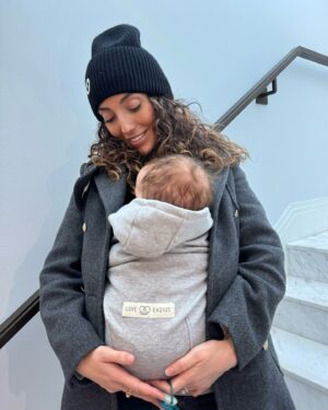 Tiziri Digne Instagram - 🚨 ALERTE CONCOURS 🚨
Parents (ou futurs parents) en quête de confort et de style ? Voilà votre chance de remporter le HoodieCarrier 2 de @love_radius 🤩

Pour participer et tenter votre chance :
1️⃣ Suivez @love_radius et @tiziri_digne 
2️⃣ Taguez 2 amis en commentaire. Plus vous taguez, plus vous avez de chances (& plus vos potes vous remercieront... ou pas 😂)

🎯 Fin du concours jeudi midi ! Surprise pour les perdants “on gagne à tous les coups” 😂 

#loveradius #portage #portebebe #hoodiecarrier2 #futuremaman #maman
