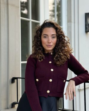 Tiziri Digne Instagram - Bon week-end 🤍

Un petit outfit, ça faisait longtemps ! Vous aimez ? (Évidement, gros manteau par dessus ❄️) 

#outfit #outfitinspiration #mode #lookdujour