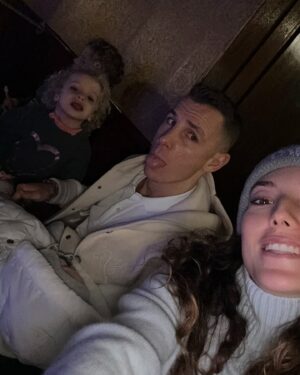 Tiziri Digne Instagram - Ready for 2025 ✨

Nous vous adressons tous nos voeux de bonheur, de santé, d’amour & de réussite. Que cette année soit pleine de joie, de sérénité & de paix 🌍

PS : Ce ne sont absolument pas des photos Instagrammables mais ça représente notre début d’année à 5 (Le feu d’artifice, notre réveil d’amour et notre première activité de 2025) 

#happynewyear #2025 #bonneannée #family #love