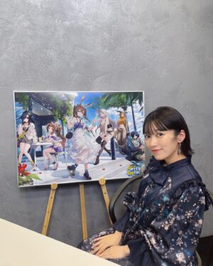 Tomoyo Kurosawa Instagram - 🐰

アークナイツ　5周年アニバーサリーフェス！
会場や配信で楽しんでくれている皆様、ありがとうございます！
理性足りてますか？☺️
理性回復ドリンク、今年もあると聞いて羨ましい限りです！
会場にお越しのドクターはぜひ一度ご賞味ください☺️✨

2025年もアークナイツをどうぞよろしくお願いいたします！

・・・・・・・・・・・・・・・・・・・・・・

ワンピース @arobe_official
イヤリング @karhtu_press 
@withy_asami