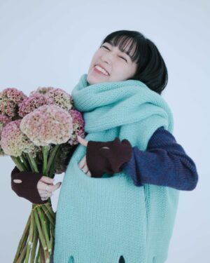 Tomoyo Kurosawa Instagram - ⛄️

toitoitoi
1月の限定ビジュアル⛄️

今年は毎月、新しいヴィジュアルが公開されます。
是非お楽しみに！

#1月 

・・・・・・・・・・・・・・・・・・・・

トップス @arc_press @_vacancy_official 
スカート @birthdayroom_official 
アクセサリー @nanaguofficial 
シューズ @ash