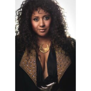 Tracie Thoms Instagram - Happy New Year, folks! 

This is how I wanna feel this year… Fun, playful, confident and free!!! I loved this impromptu ‘80s living room shoot! Let’s get creative this year! We’re going to need it!!

@alaynabellprice gave me the outfit. @ricardoferrise2 gave me the wig (I bought one so you will be seeing her again!). My love @vududaddy, and dear friend @damu_malik_photo (please hire him!!!!) took the photos. @designrgrl did my cool neon makeup. It was a time!