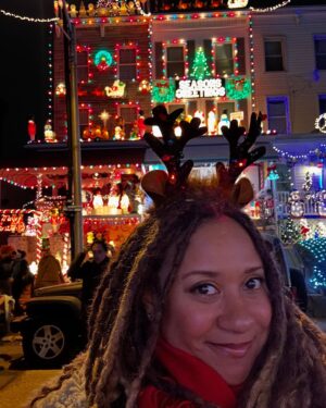 Tracie Thoms Instagram - Miracle on 34th Street on Christmas Eve! A family tradition since forever!!! Merry Christmas!!! #ABaltimoreChristmasHon