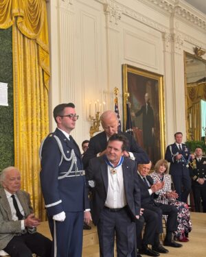 Tracy Pollan Instagram - What an awesome experience to see these extraordinary citizens receive the Presidential Medal of Freedom. I may be biased, but my own personal favorite was watching @realmikejfox awarded the honor 
A few favorite pics from the ceremony