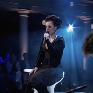 Trijntje Oosterhuis Instagram - Lieve allemaal,
Op 20 en 21 april geef ik traditiegetrouw het bijzondere “Ken Je Mij” Paasconcert in de prachtige Dominicuskerk in Amsterdam. Tijdens deze concerten zing ik de mooie liedjes van mijn vader, @huuboosterhuisfonds. Ik word begeleid door @hansvroomanspiano op vleugel en er komen prachtige gasten langs waaronder @herminedeurloo op mondharmonica. Er is een vroege inloop, want er is gelegenheid tot een hapje en drankje in de kerk. Kaartjes zijn beschikbaar via mijn website of link in bio. Ik hoop jullie daar te zien! ❤️💛

#paastraditie #kenjemij #paasconcert #dominicuskerk #huuboosterhuis #amsterdam #20april #21april #pasen