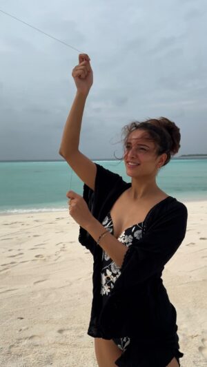 Tripti Dimri Instagram - When you thought you were starring in a peaceful indie film..but the kite had other plans….🙈