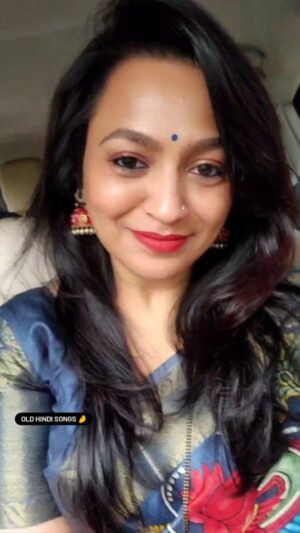 Trupti Bhoir Instagram - Finding beauty in the simple things🌼🤍
.
.
.
#hindisongs #hindi #lovesongs #hindisong #indiansingers #bollywoodsongs #bollywoodmusic
.
.
.