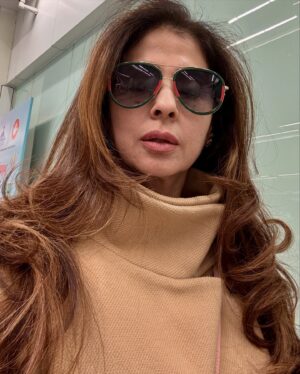 Urmila Matondkar Instagram - 🤎🤎🤎
Love Gratitude Grace Dignity Positivity Peace 🙏🏻😇
