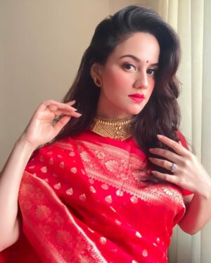 Urvashi Pardeshi Instagram - She in traditional dress ufff🤭💕✨🤌🏻🥹😍 (akshit sir liked) @urvashi.pardeshi