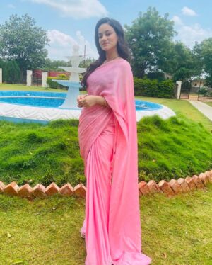 Urvashi Pardeshi Instagram - She in traditional dress ufff🤭💕✨🤌🏻🥹😍 (akshit sir liked) @urvashi.pardeshi