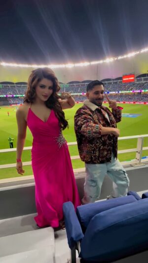 Urvashi Rautela Instagram - First indians to perform at indo-pak match 🇮🇳
