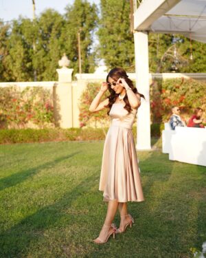 Ushna Shah Instagram - An early birthday kinda Sunday..

Thanks husband for spoiling me rotten & as always treating me to a beautiful birthday 😙 & thx Juni bhai & Kiran for your gorgeous home 🤗 and thank u to everyone who came & made this so special ♥️

Dress @karishmakewalramaniofficial ♥️
Hair @haristhestylist 
Makeup @goshi.makeupartist 
Team @nabila_salon for always putting up with my frantic-ness & doing such a great job ♥️
👠 since so many asking @insignia_shoes