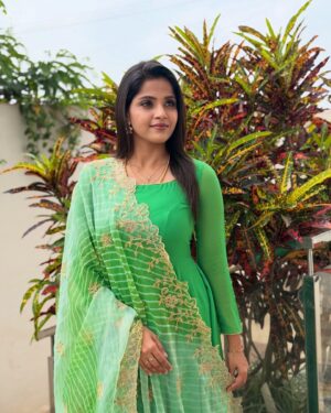Vaishali Thaniga Instagram - Go Green 💚💚💚

👗 @sals_wardrobe ❤️
💄 #myself ❤️

Which picture is your favourite 😻 one ?