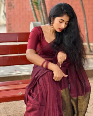 Vaishnavi Arulmozhi Instagram - 🤎
Saree: @kaithari_studio