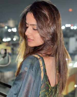 Vaishnavi Chaitanya Instagram - All about sankranthi night❤️✨
Soaring high like the kites, with dreams that touch the stars💫
.
.
.
#sankranti #2025