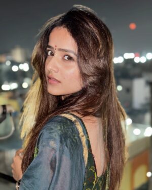 Vaishnavi Chaitanya Instagram - All about sankranthi night❤️✨
Soaring high like the kites, with dreams that touch the stars💫
.
.
.
#sankranti #2025