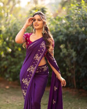 Vaishnavi Chaitanya Instagram - A festival of colors, kites, and celebration. Bhogi and Sankranti reminds us to rise higher and shine brighter.
Wishing you all a very happy bhogi and Sankranthi ❤️✨
#happy #bhogi #sankranti 

Styling @_being_mini_ 
Saree @issadesignerstudio 
Jewellery @necheliofficial 
Brand engagement @elevateadvertisingindia 
Makeup @makeupbysiva 
Hair @hairbyvenky 
Shot by @chinthuu_kliicks 
Outreach @kudipudivijaykumar97